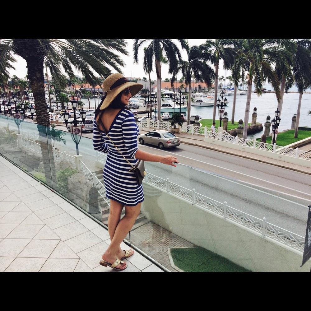 Meet your Posher, Aina